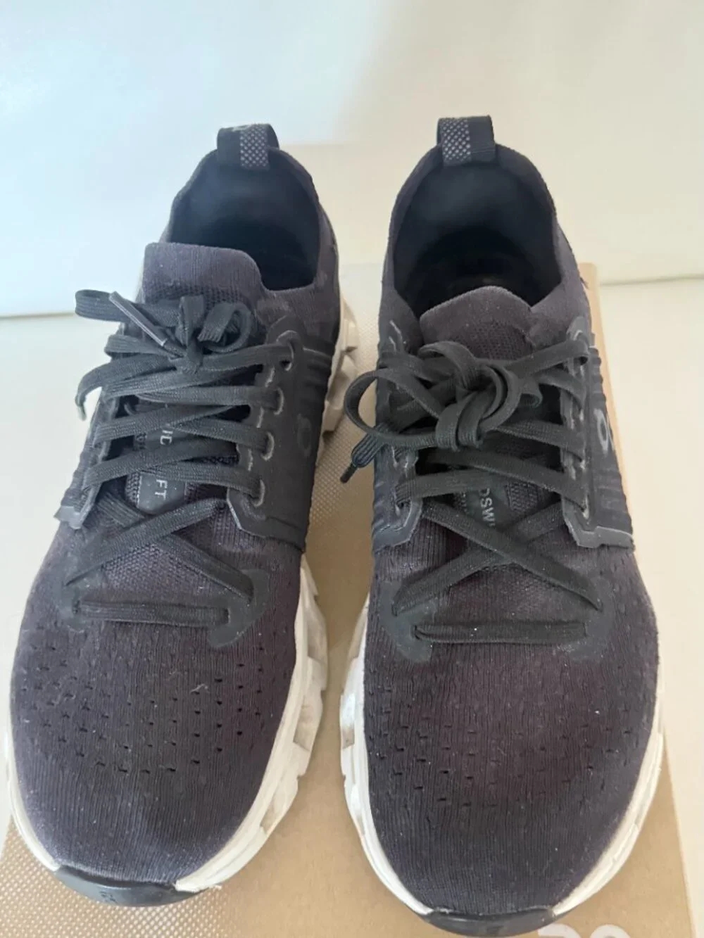 ON RUNNING CLOUDSWIFT 4 SNEAKERS SHOES BLACK 8.5 WOMENS